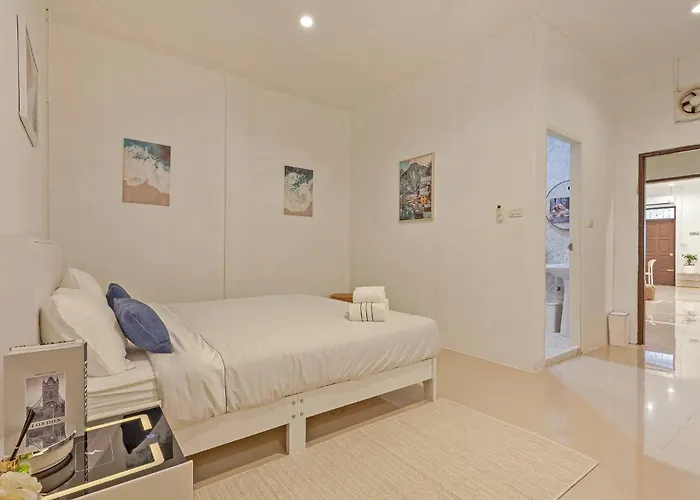 Cocos Townhouse Bts Onnut 350 Meters 3br3bth 방콕