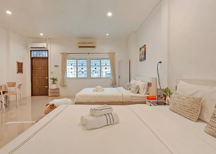Cocos Townhouse Bts Onnut 350 Meters 3br3bth 방콕