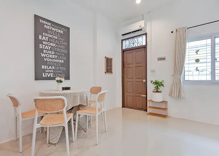 펜션 Cocos Townhouse Bts Onnut 350 Meters 3br3bth *
