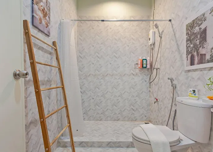 펜션 Cocos Townhouse Bts Onnut 350 Meters 3br3bth *