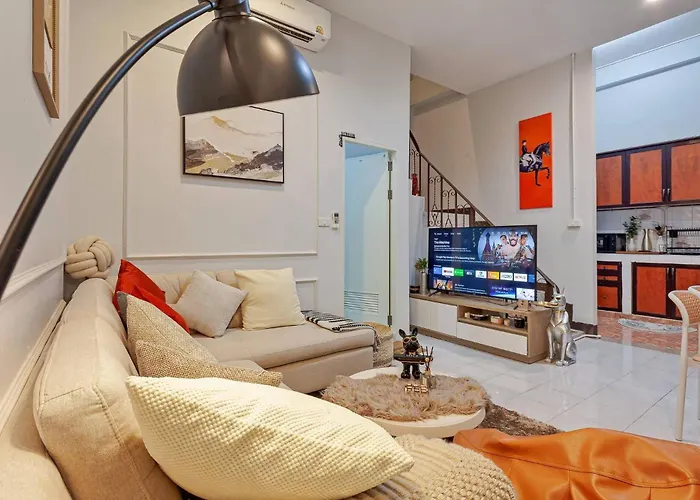 Cocos Townhouse Bts Onnut 350 Meters 3br3bth *