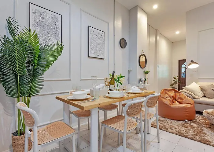 Cocos Townhouse Bts Onnut 350 Meters 3br3bth 방콕